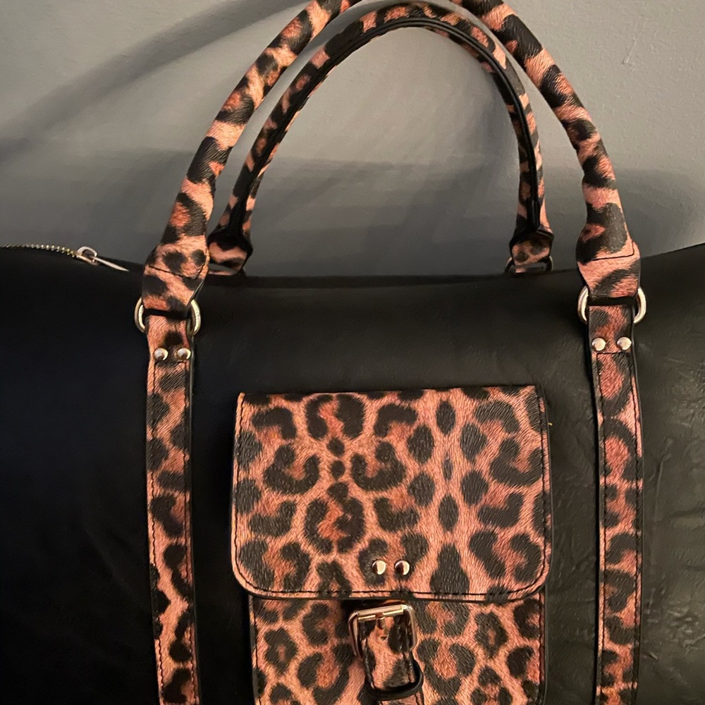 Leopard Duffle Bag - Picture 10 of 11